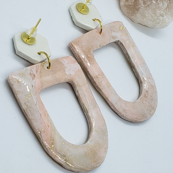 Pink gold leaf earrings - Picture 4 of 4